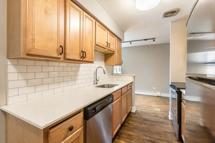 Building Photo - 6725 N Sheridan Rd