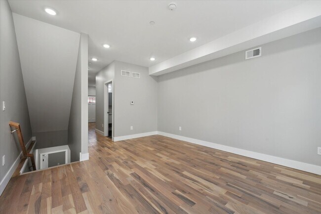 Building Photo - 5412 Delancey St