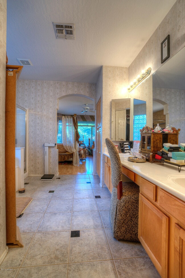 Building Photo - 553 N Kimberlee Way