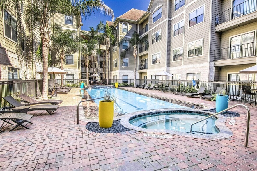 Building Photo - 2024 Post Oak Blvd