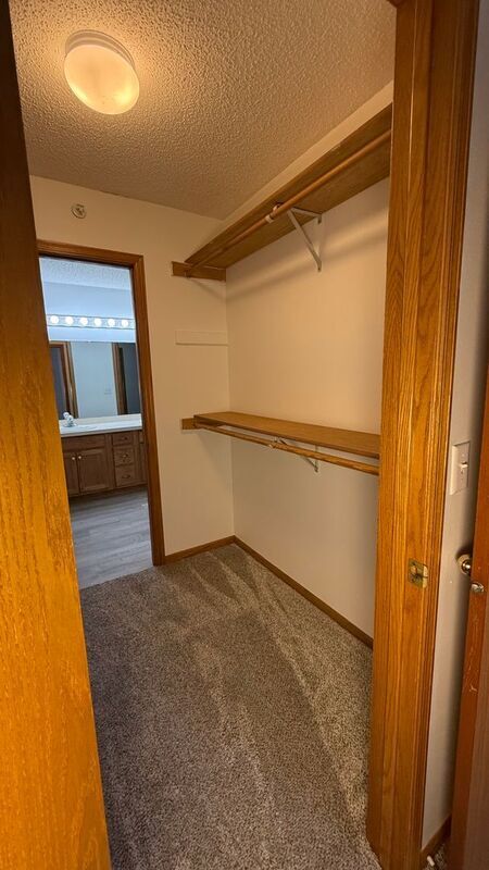 Building Photo - 2755 Ranchview Ln N