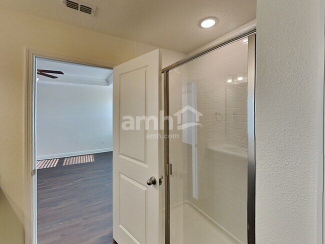 Building Photo - 2865 Ponds Trl