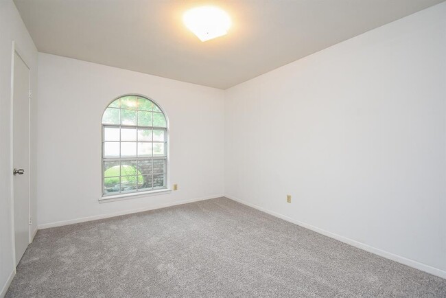 Building Photo - 6639 Rowell Ct