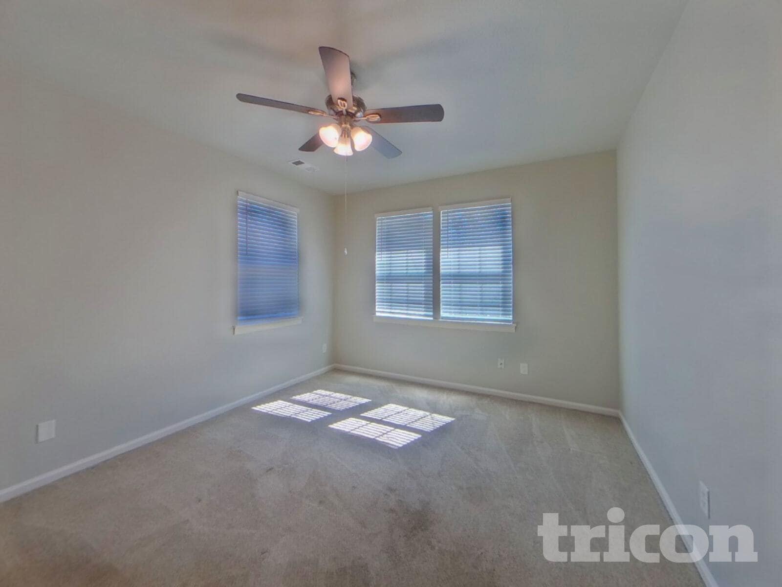 Building Photo - 624 Nora Ln