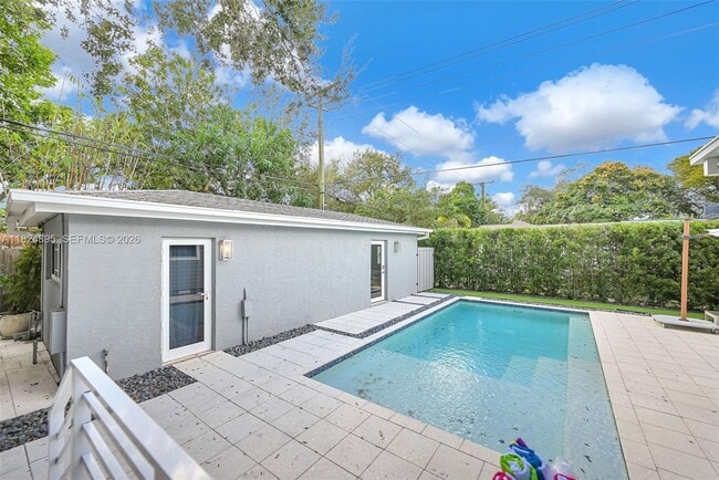 Building Photo - 150 NE 50th St