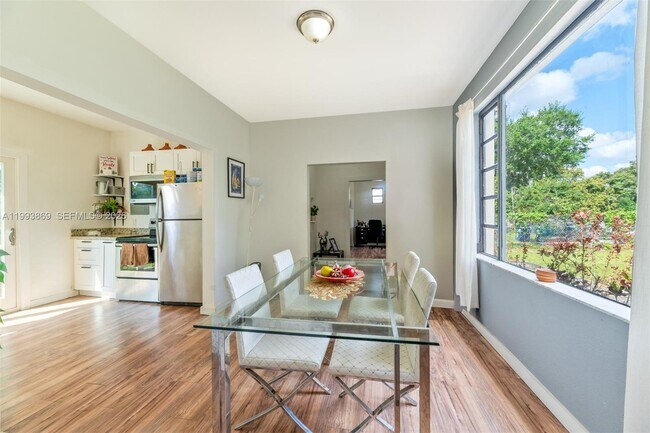 Building Photo - 1238 NE 112th St