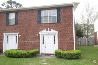 Building Photo - Private End-Unit Townhome with Fenced Yard...