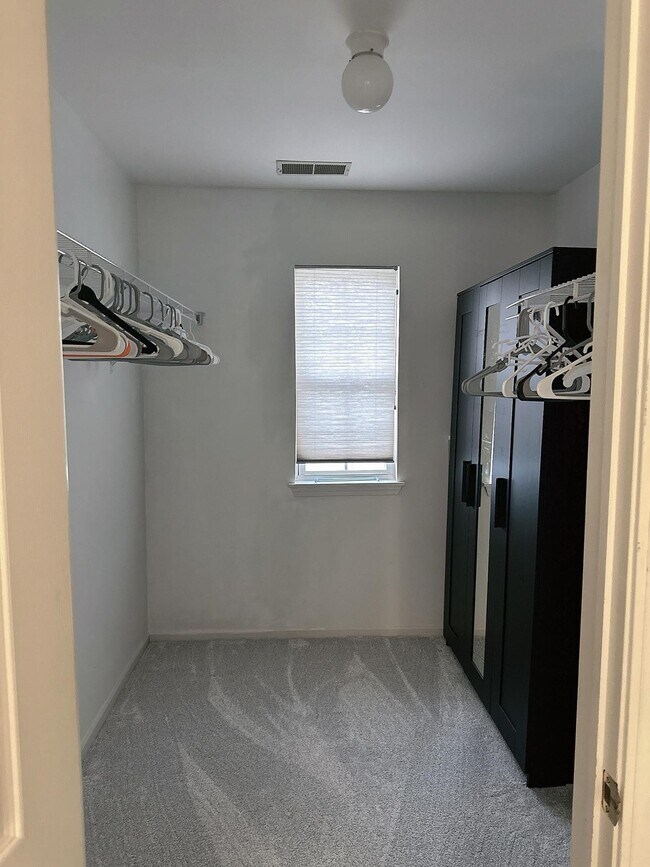 Building Photo - 1227 Orleans Dr