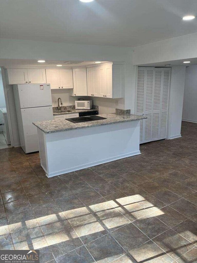 Building Photo - 3246 Mar Lanta Dr