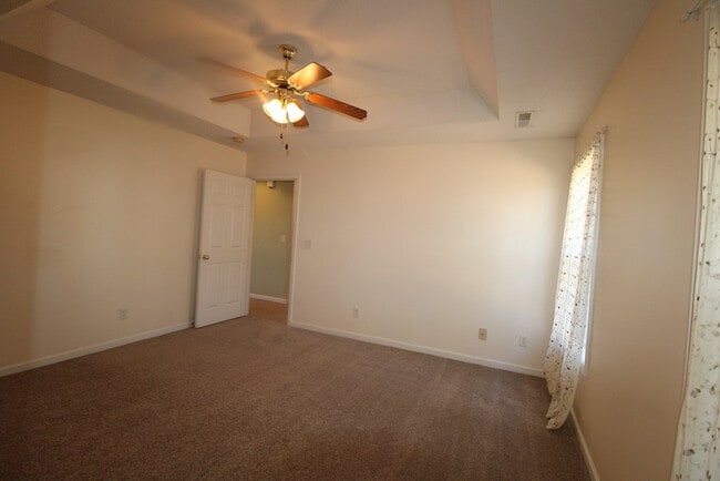 Building Photo - 305 Trillium Ln