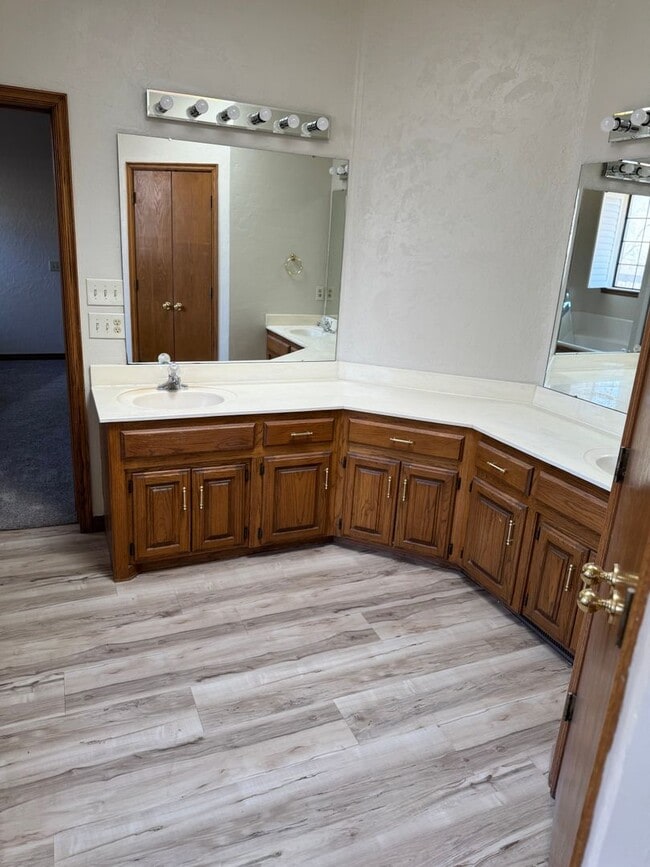 Building Photo - 4 bedroom 2 1/2 bath 3 car garage home