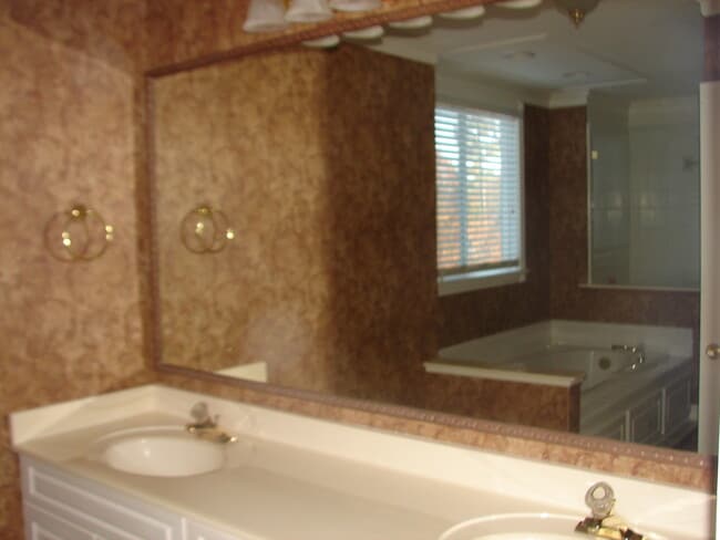 Building Photo - 1325 Beckton Ct