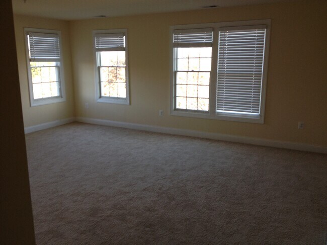 Building Photo - 21804 Westminster Pl