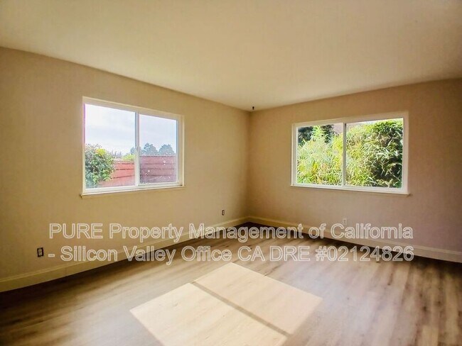 Building Photo - 7555 Sunset Way