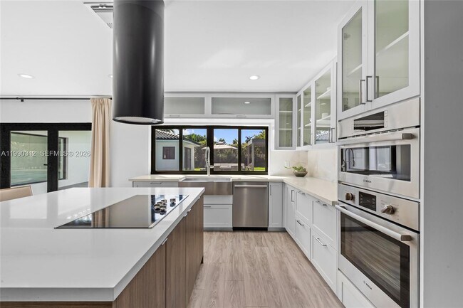 Building Photo - 116 W 1st Ct