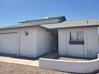 Building Photo - No HOA! North Phoenix 3 Bedroom Home with Large Yard & Garage