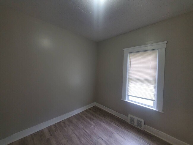 Building Photo - 3586 W 69th St