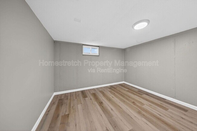 Building Photo - 315 St Anthony Ln