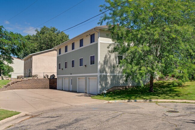 Building Photo - 2014-2020 7th St S
