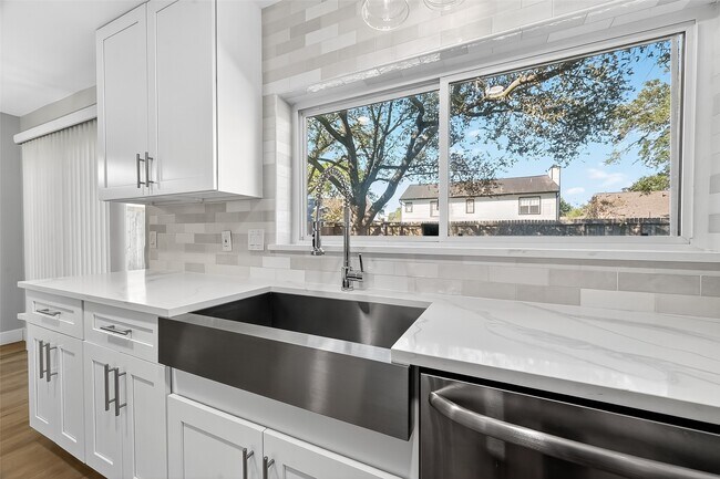 Building Photo - 21234 Park Willow Dr