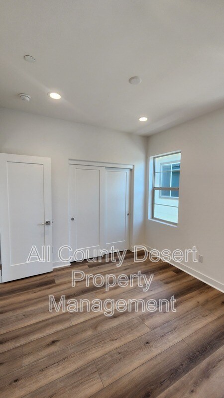 Building Photo - 35944 Randall Ln