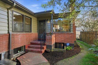 Building Photo - 5847 NE 30th Ave