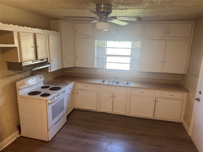 Building Photo - 115 Carter St