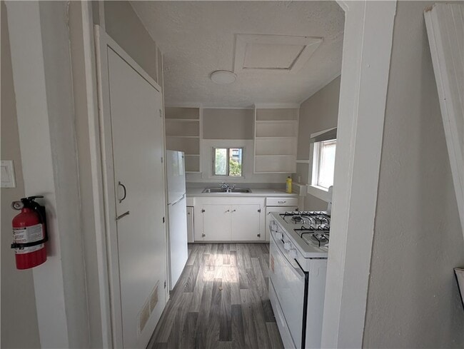 Building Photo - 615 6th St