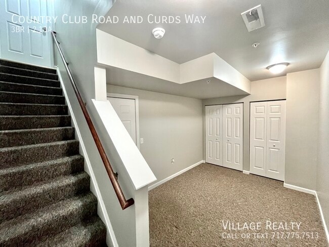 Building Photo - 703 Country Club Rd