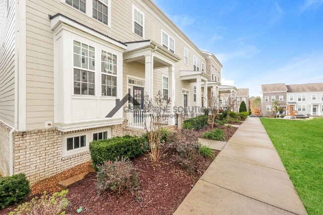 Building Photo - 345 Kara Ln