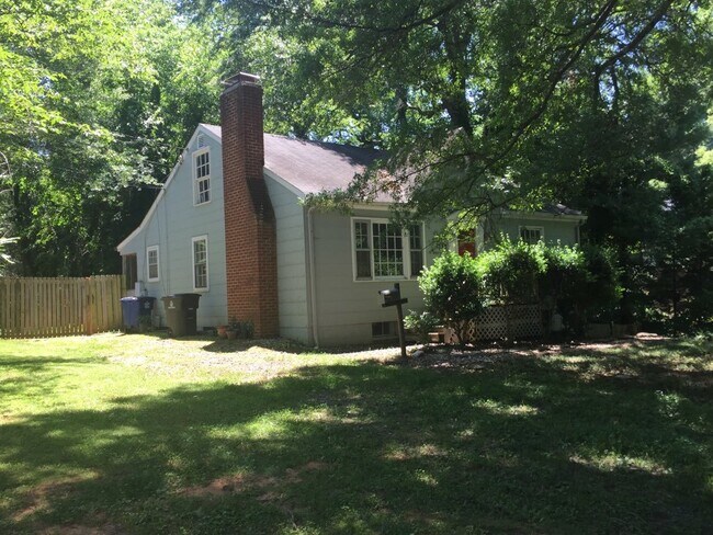 Building Photo - 733 Magnolia St