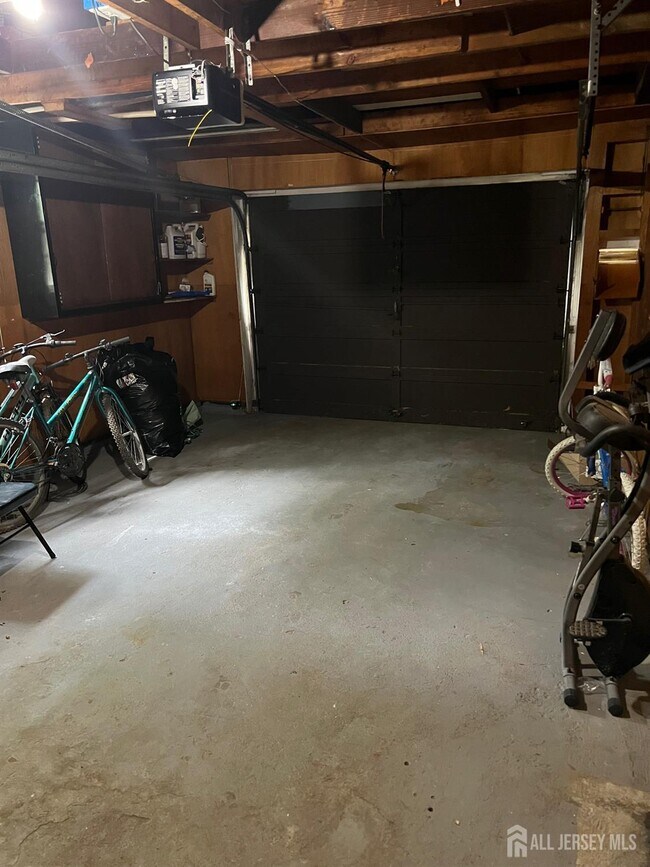 Building Photo - 8 Rosewood Rd