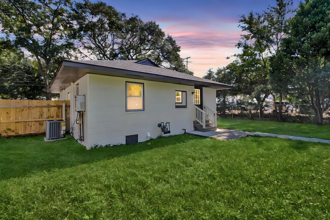 Building Photo - 635 Sequoia St