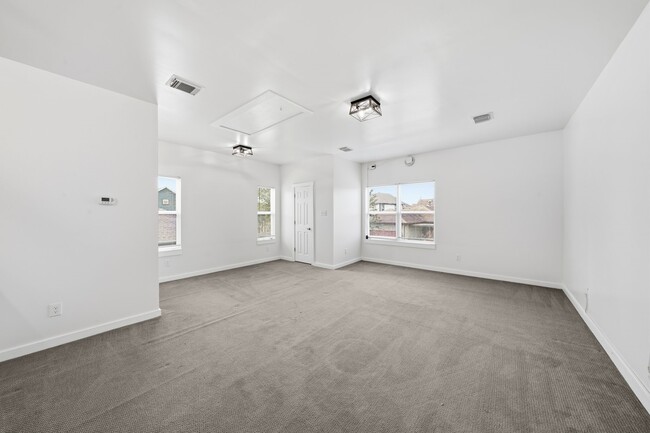 Building Photo - 17019 Seminole Ridge Dr