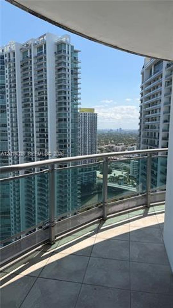 Building Photo - 350 S Miami Ave