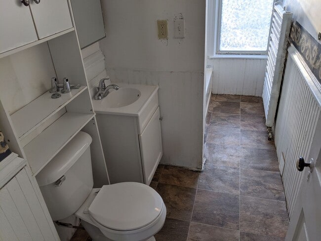 Building Photo - 5 bed 2 bath Single Family Home in Wausau
