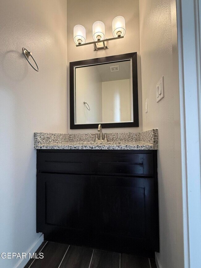 Building Photo - 804 Blingwood