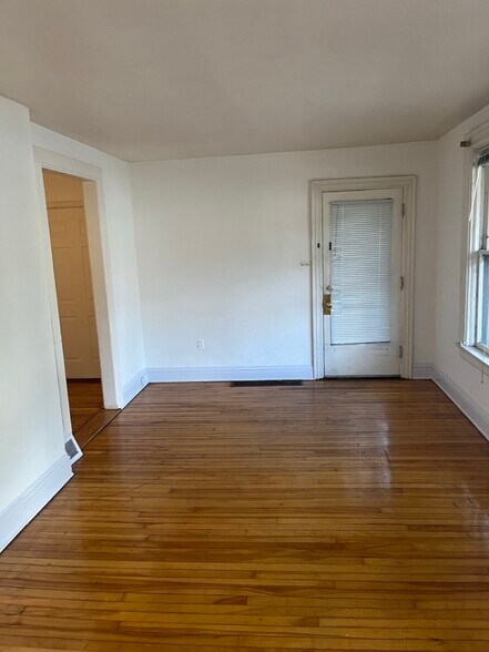 Building Photo - 512 E Johnson St