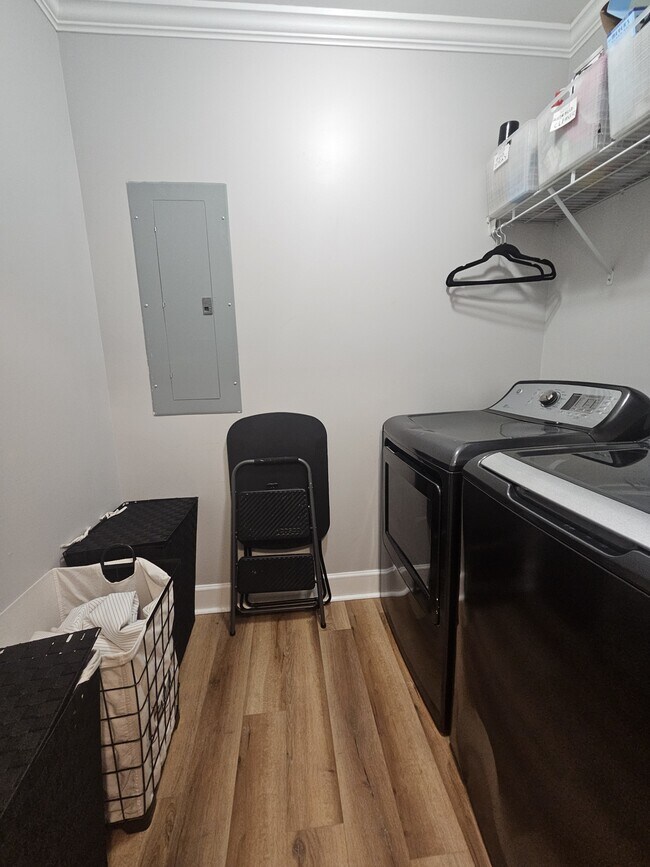 Building Photo - 2737 Celia Ave