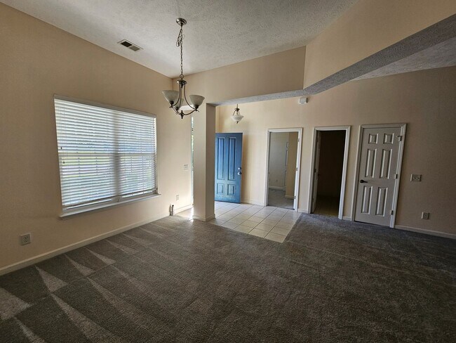 Building Photo - 413 Cypress Dr