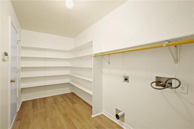 Building Photo - 2204 Cottontail Dr