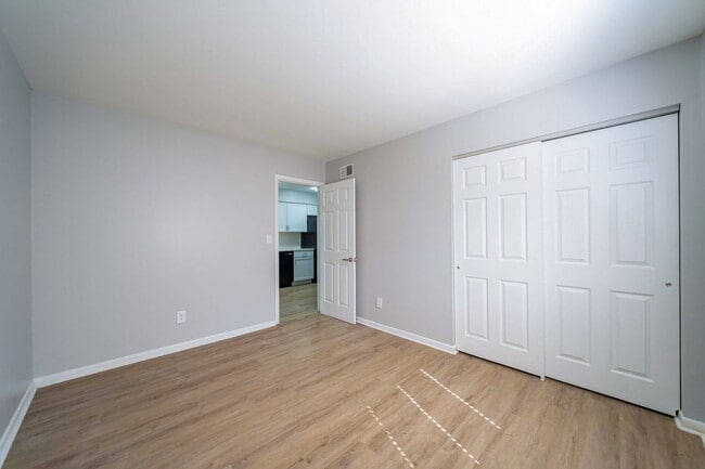Building Photo - 651 Riverview Dr