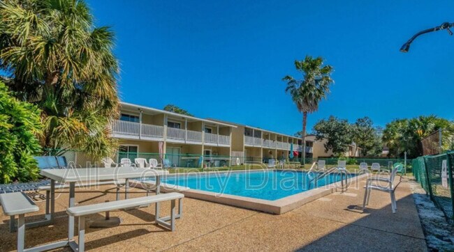 Primary Photo - 6903 N Lagoon Dr