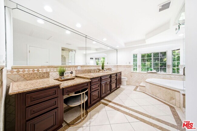 Building Photo - 4115 Laurelgrove Ave