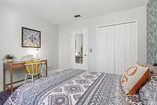 Building Photo - 1408 E Ridgewood St