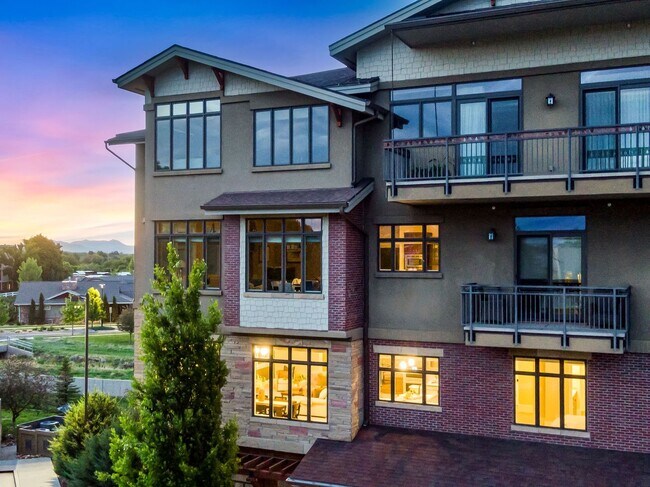 Building Photo - Lock-And-Leave Luxury Single-Level Condo with 2 Primary Suites & Private Parking