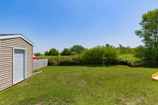 Building Photo - 505 SE Crabapple Dr