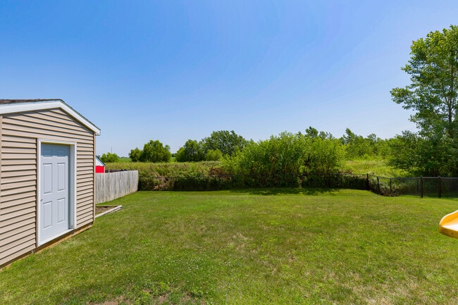 Building Photo - 505 SE Crabapple Dr
