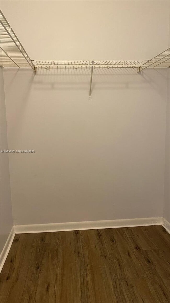 Building Photo - 543 Racquet Club Rd