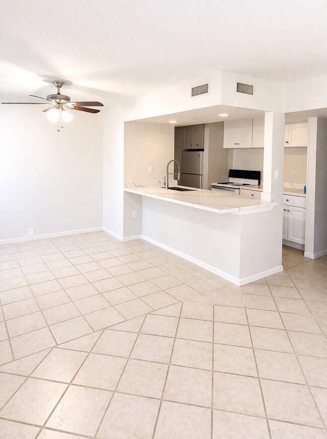 Building Photo - 5343 Richmond Ave